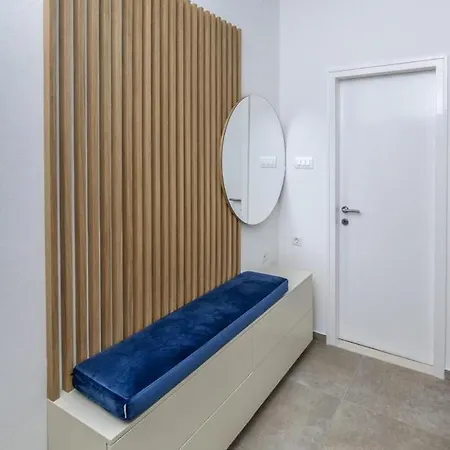 Ea Apartment Split