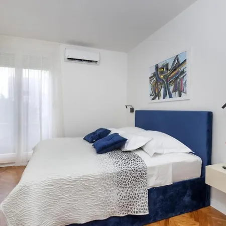 Ea Apartment *